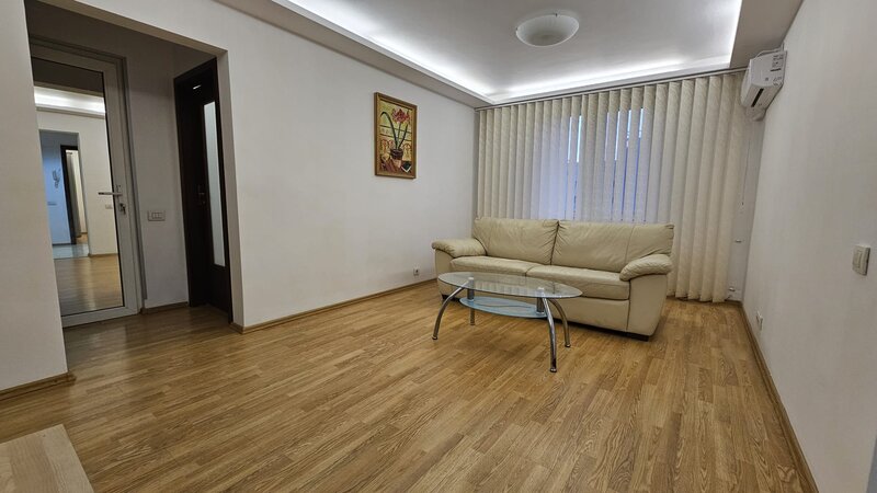 Basarabia, Chisinau, Aleea Mozaicului, apartament 3 camere, mobilat, liber