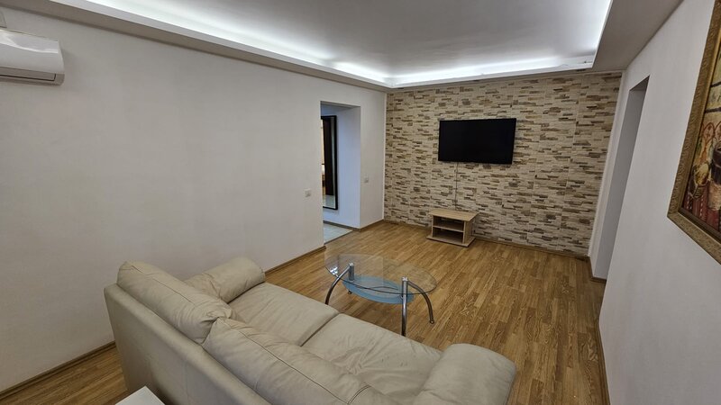 Basarabia, Chisinau, Aleea Mozaicului, apartament 3 camere, mobilat, liber